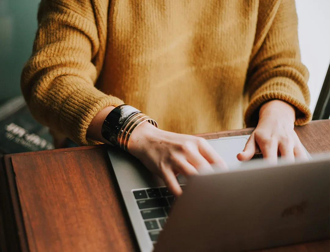 Employee pulse 1020x826 Benefits Images 0131 christin hume Hcfwew744z4 unsplash 1