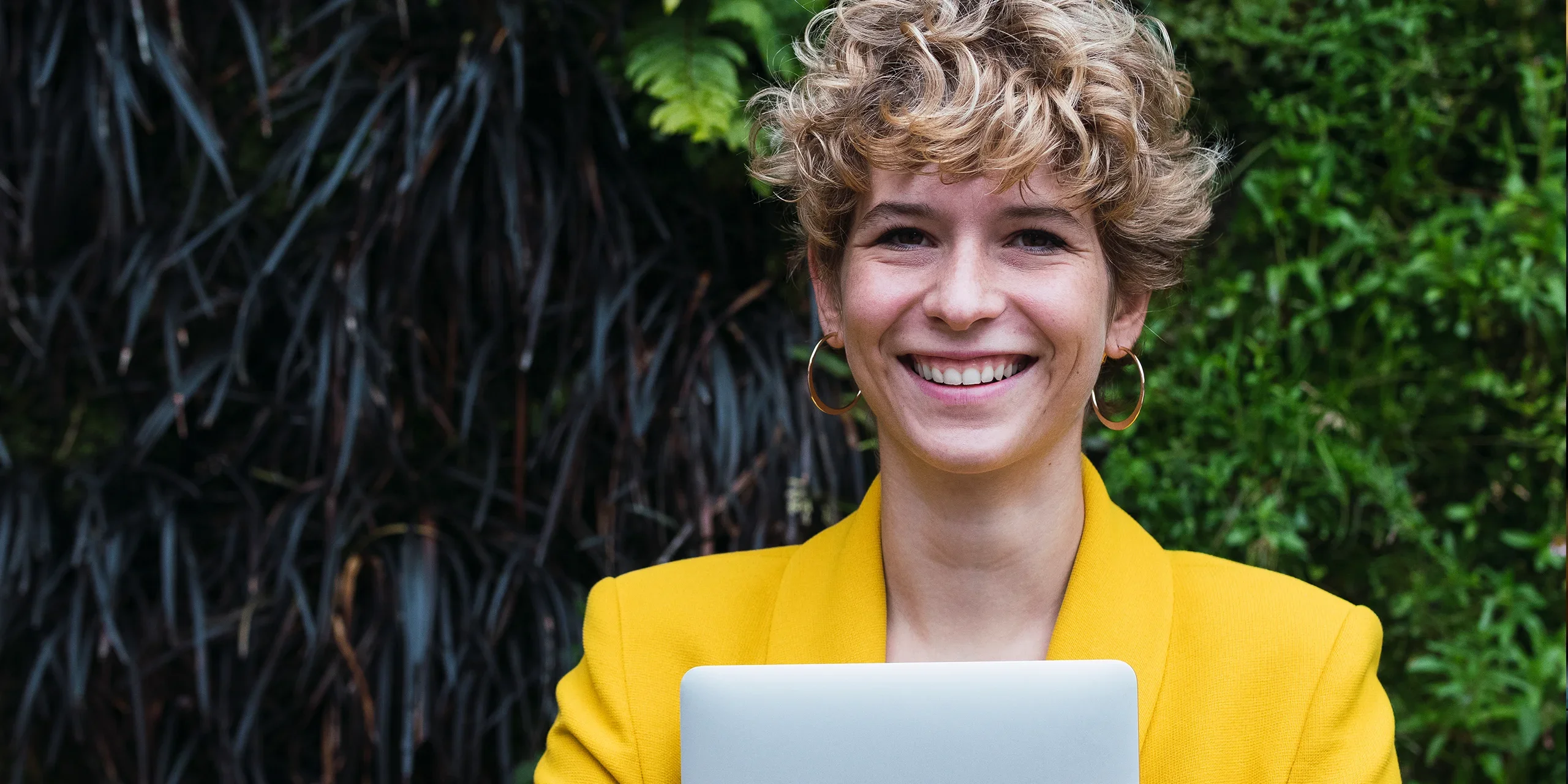 9 effective ways to use social media for market research social media market research strategies GettyImages 1369825290 2560x1280 1