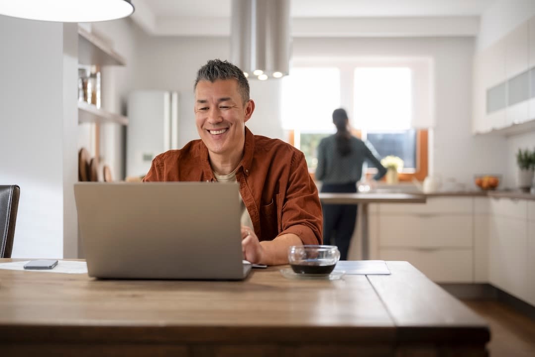 Unifying PX and CX: A smarter patient feedback strategy GettyImages 1866755411 fgssc1